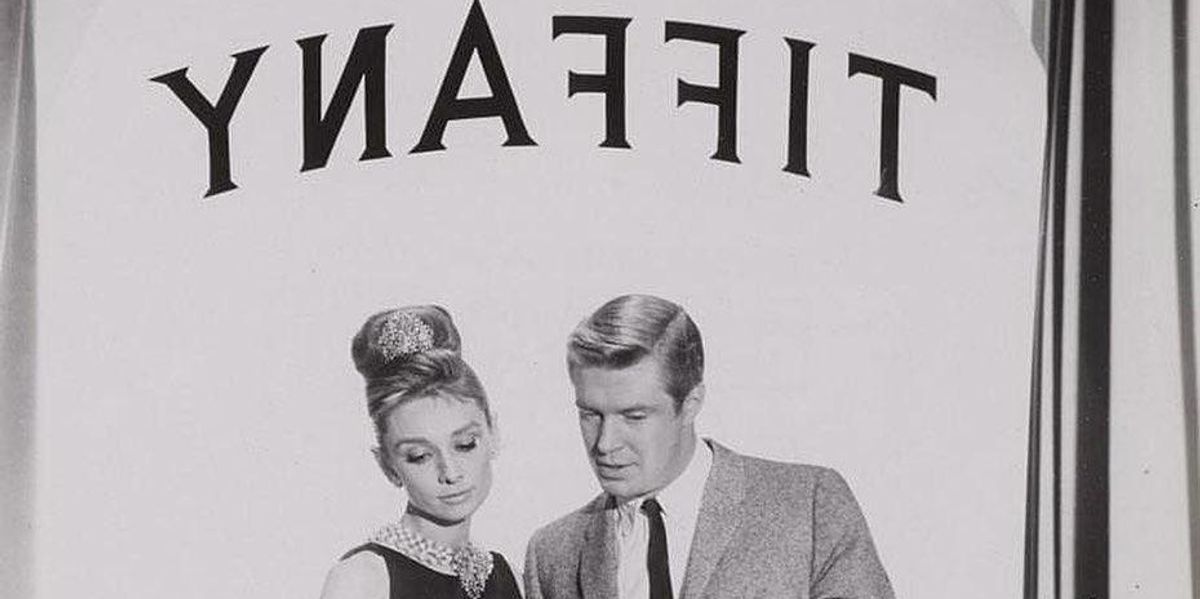 Audrey Hepburn és George Peppard az Álom luxuskivitel című filmben a Tiffany ékszerbolt kirakatát nézegetik