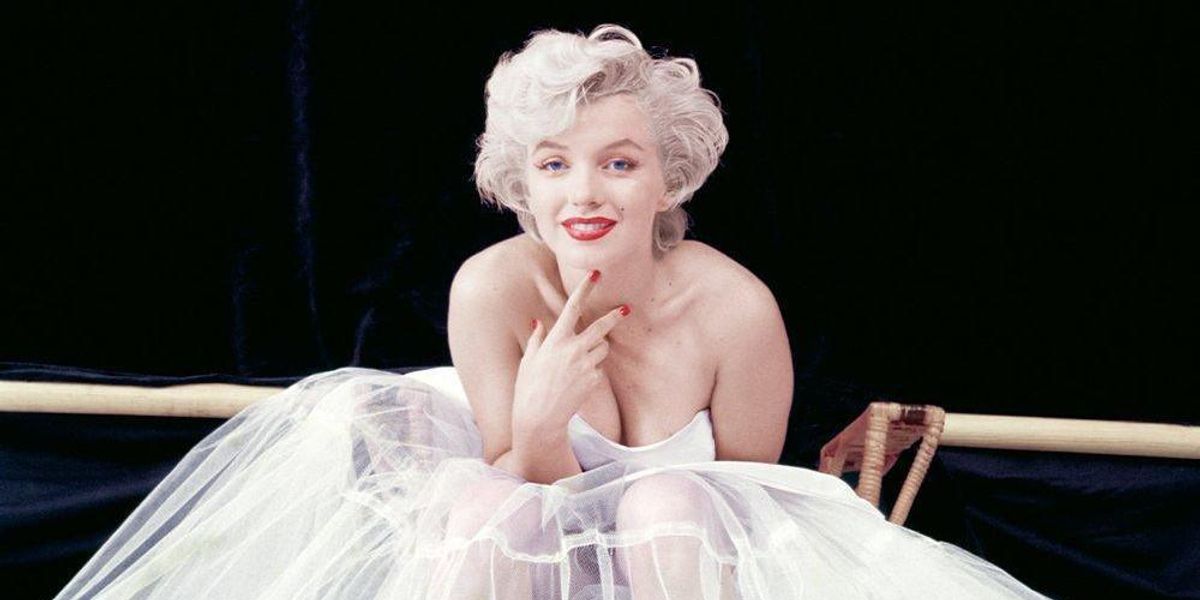 Marilyn Monroe egy fehér ruhában