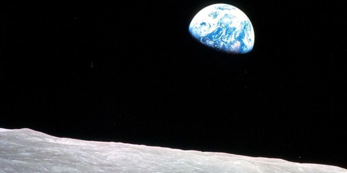 William Anders űrhajós képe a Földről, ami az Earthrise címet viseli