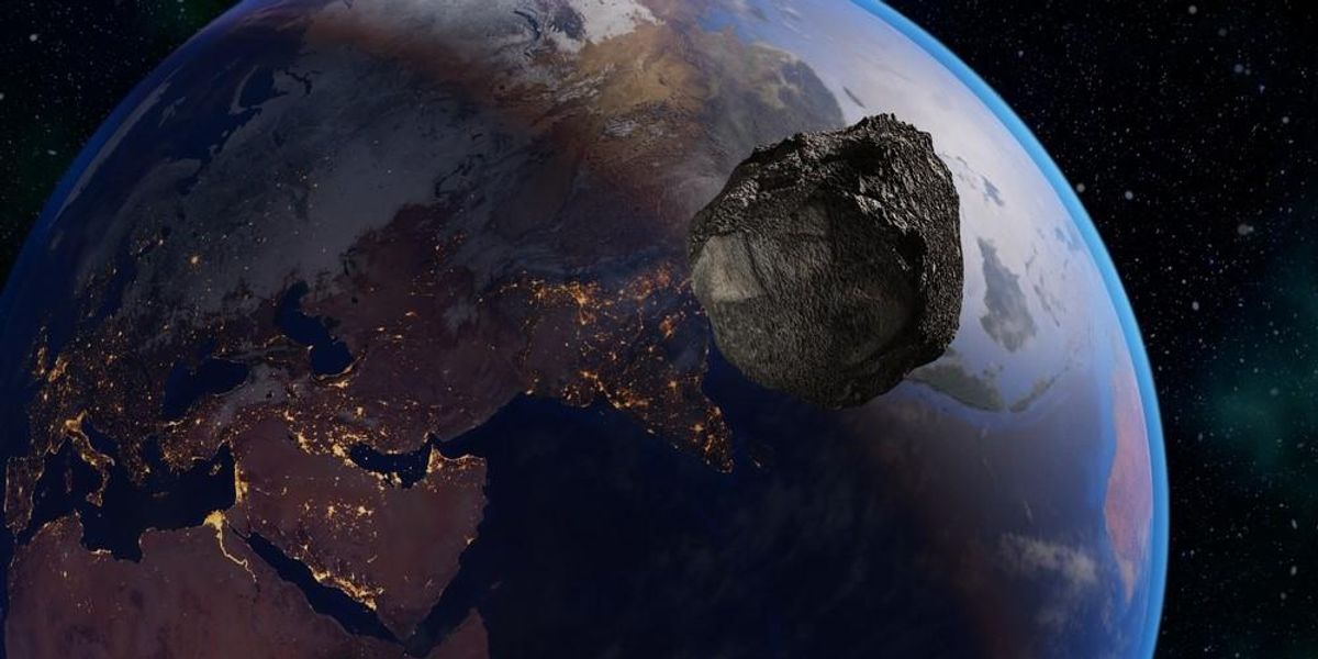 Egy Föld mellett keringő űrszikláról készített illusztráció