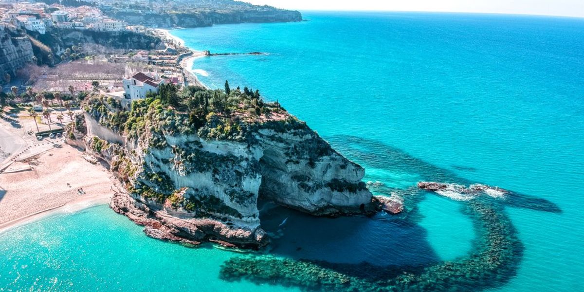 Santa Maria dell'Isola-bazilika az olaszországi Tropea városában