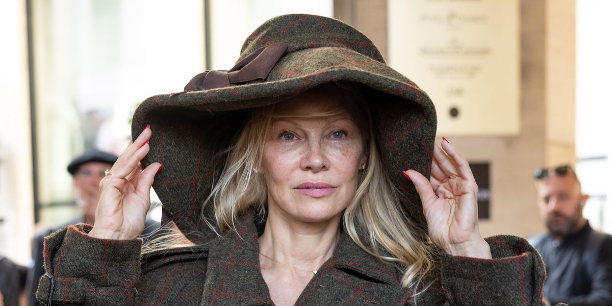 Pamela Andreson a párizsi divathéten