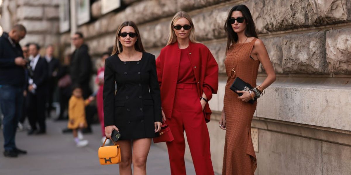 Paula Nata, Claire Rose és egy vendég a párizsi divathéten