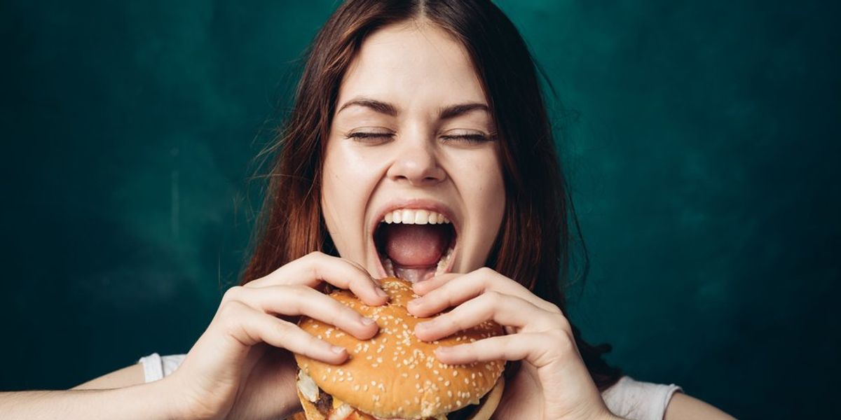 Hamburgerbe gyorsan beleharapó nő