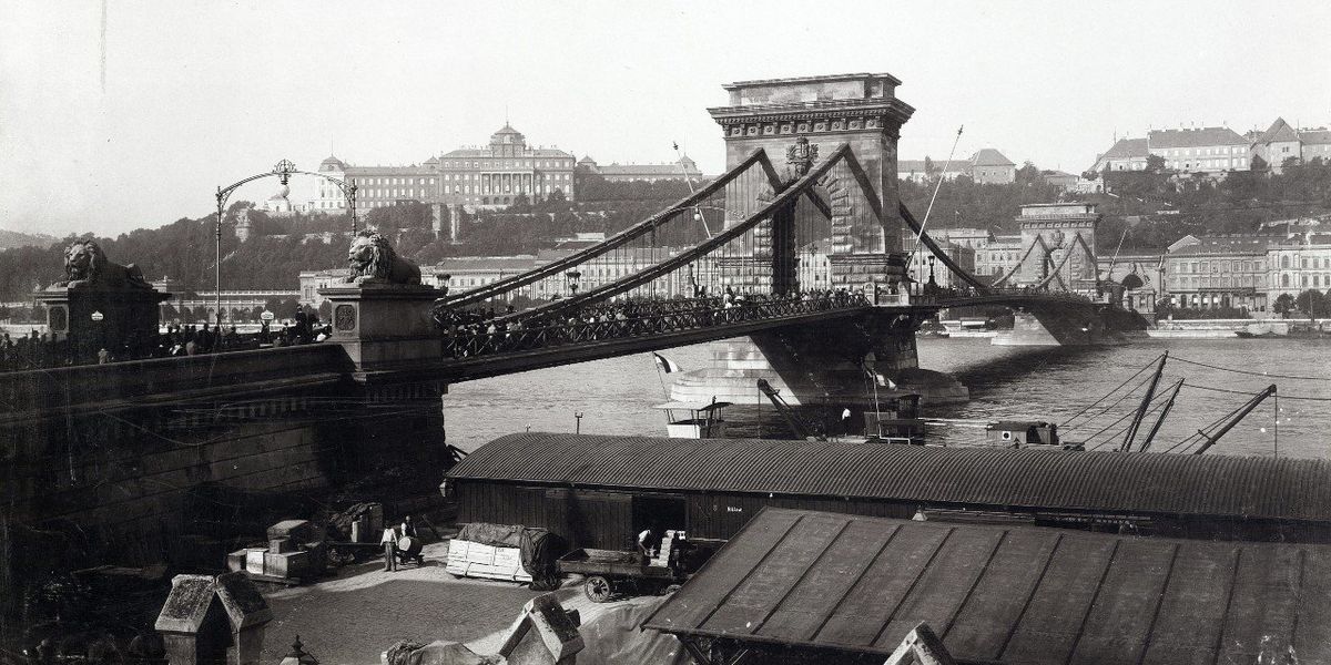 A budapesti Lánchíd 1900-ban