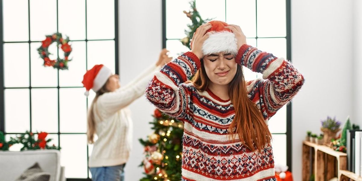 Fiatal nő karácsonyi stresszben