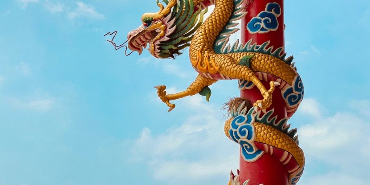 egy kínai sárkány szobor