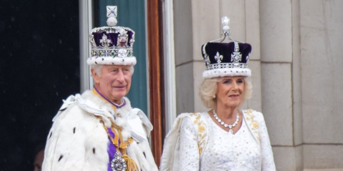 III. Károly király és Kamilla királynő a Buckingham-palota erkélyén megkoronázásuk után 2023. május 6-án