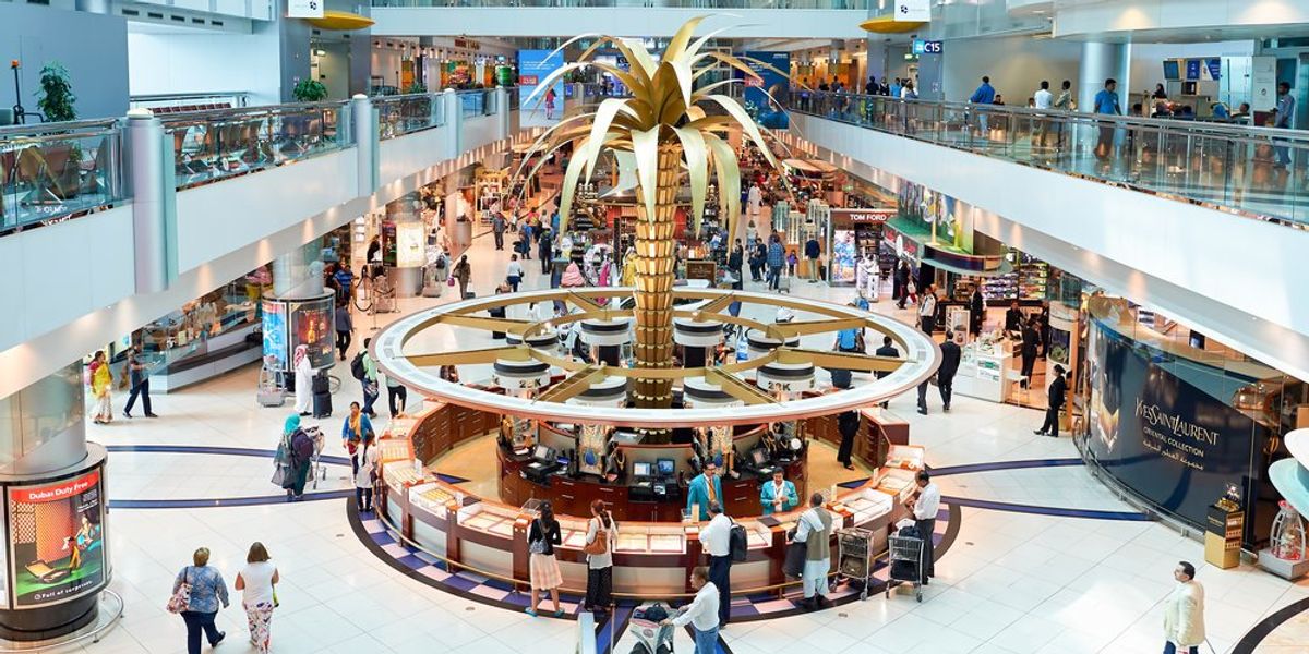 DUBAI, Egyesült Arab Emírségek: A dubaji nemzetközi repülőtér belsejében