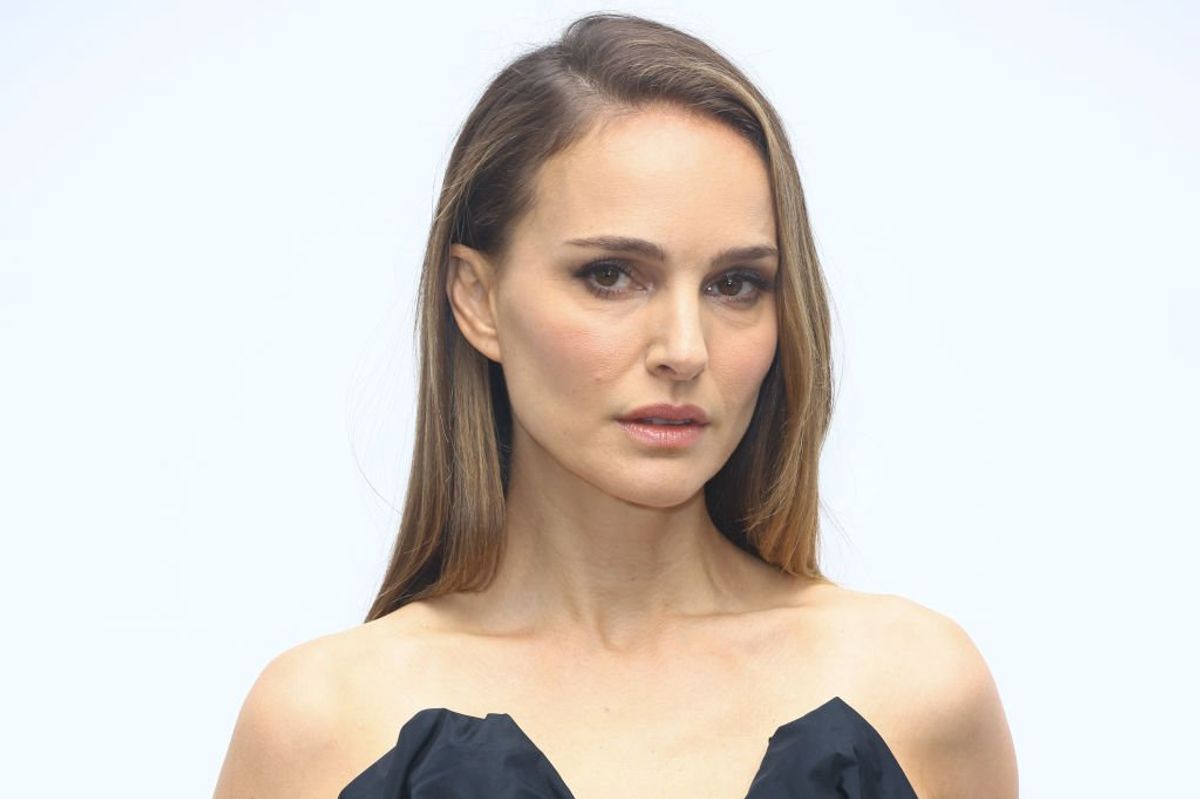 Natalie Portman külsőt váltott: ő is beállt a bobfrizurások táborába