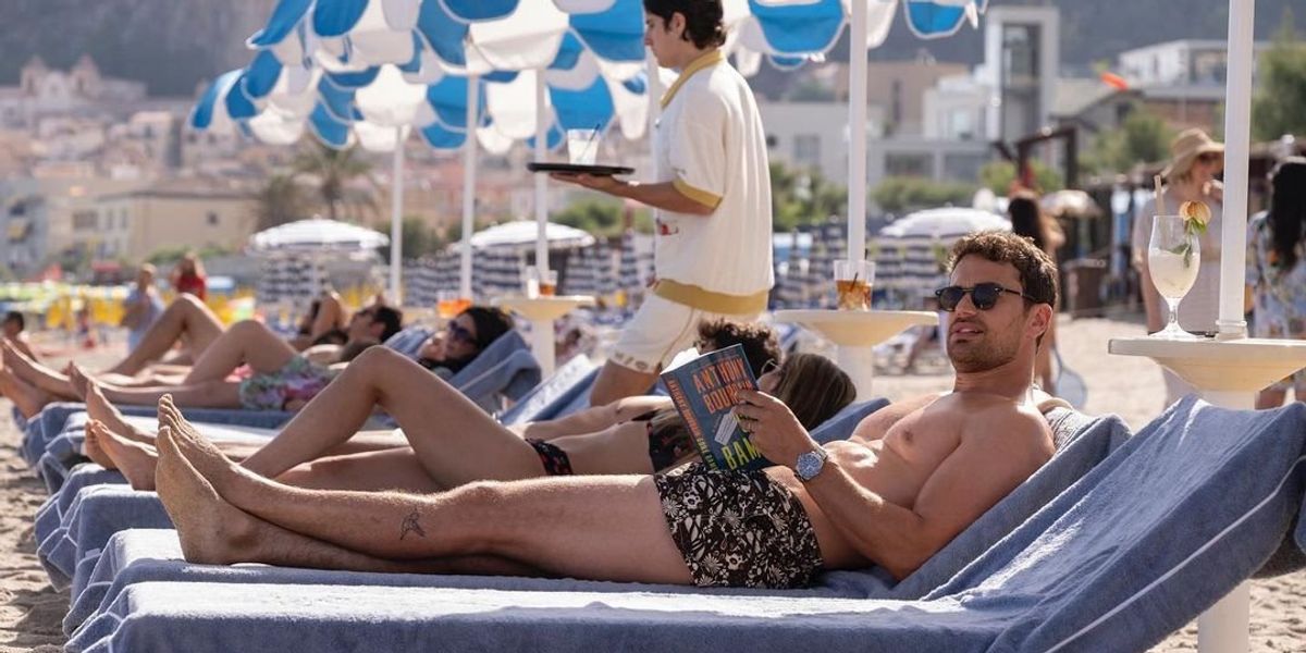 Theo james A Fehér Lótusz 2. évadában