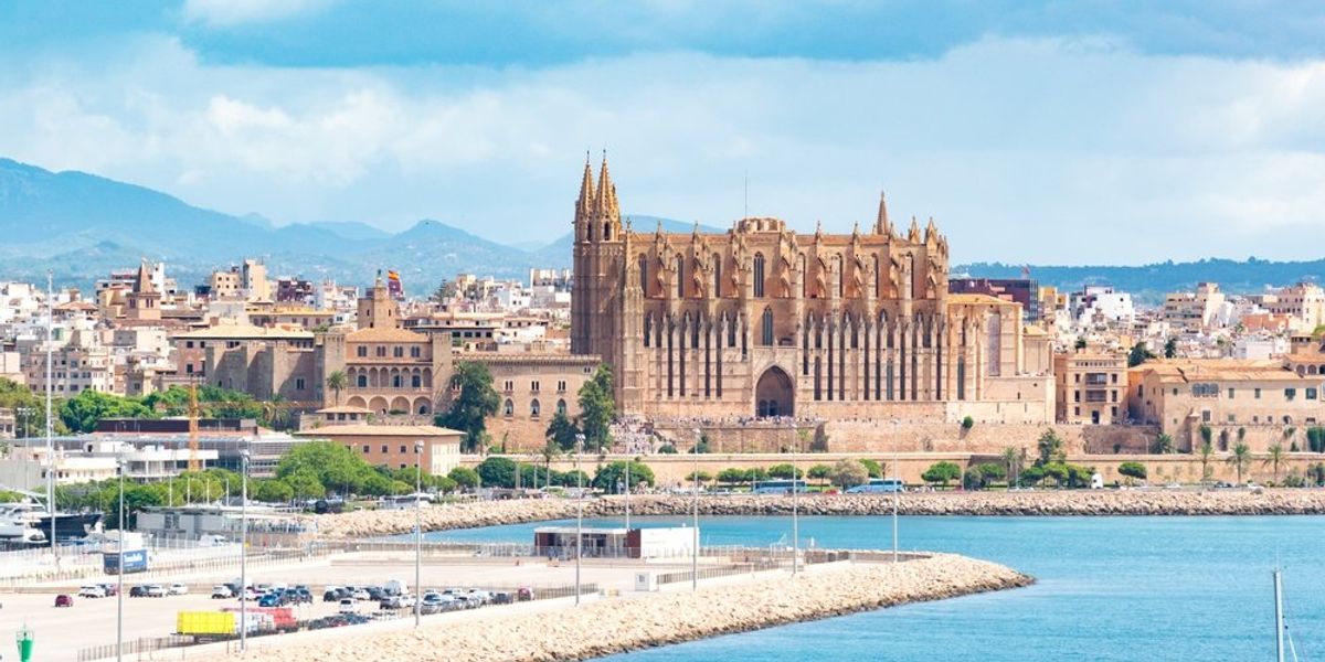 Az Almudaina palota. Palma de Mallorca, Spanyolország.