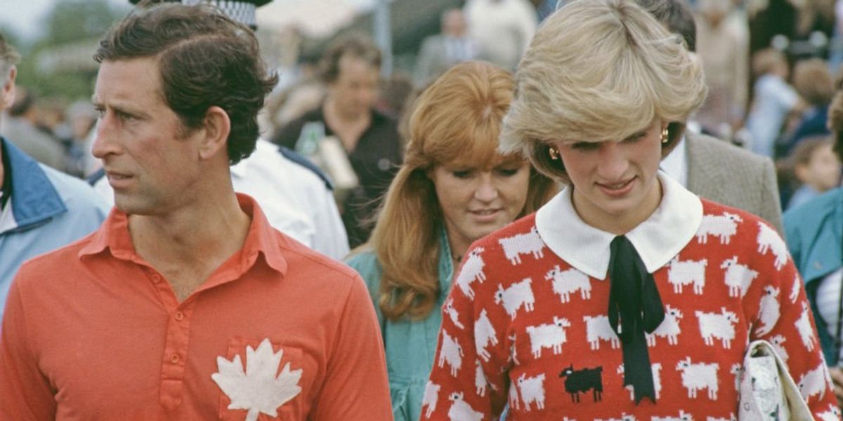 Diana, walesi hercegnő, Károly herceg és Sarah Ferguson pólómérkőzésen vesz részt a Smith's Lawn-ban, a Guards Polo Clubban, Windsorban, 1983 júniusában