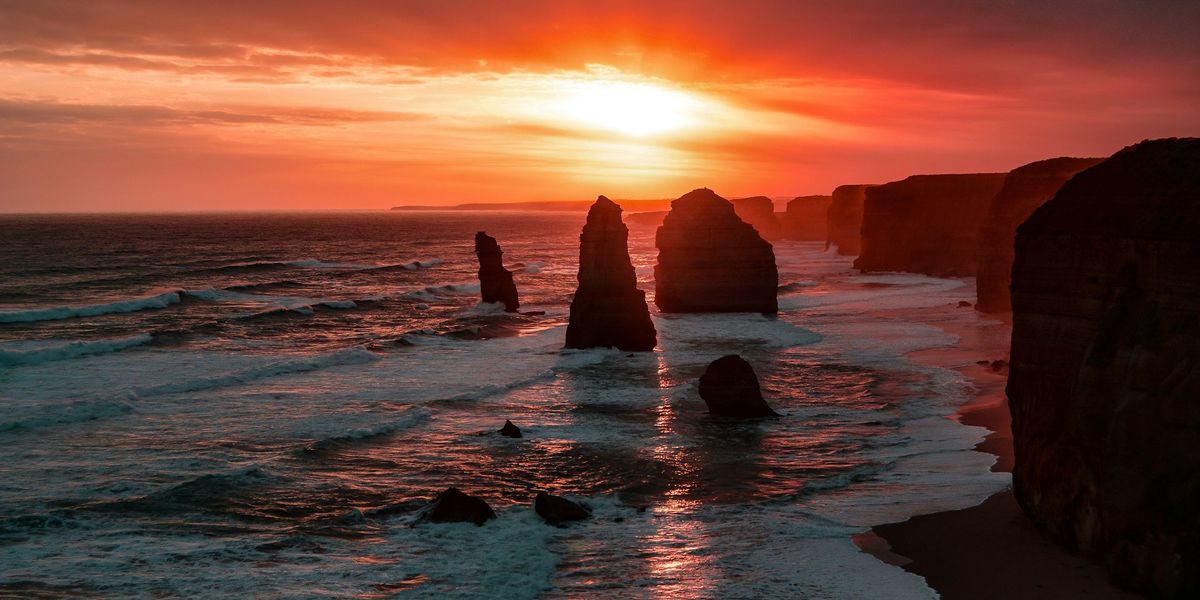 A Twelve Apostles mészkősziklák csoportja Ausztrália déli partjainál