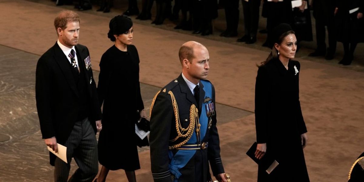 Harry sussexi herceg, Meghan sussex hercegné, Vilmos walesi herceg és Katalin walesi hercegné II. Erzsébet királynő temetésén 2022. szeptember 14-én Londonban, Angliában