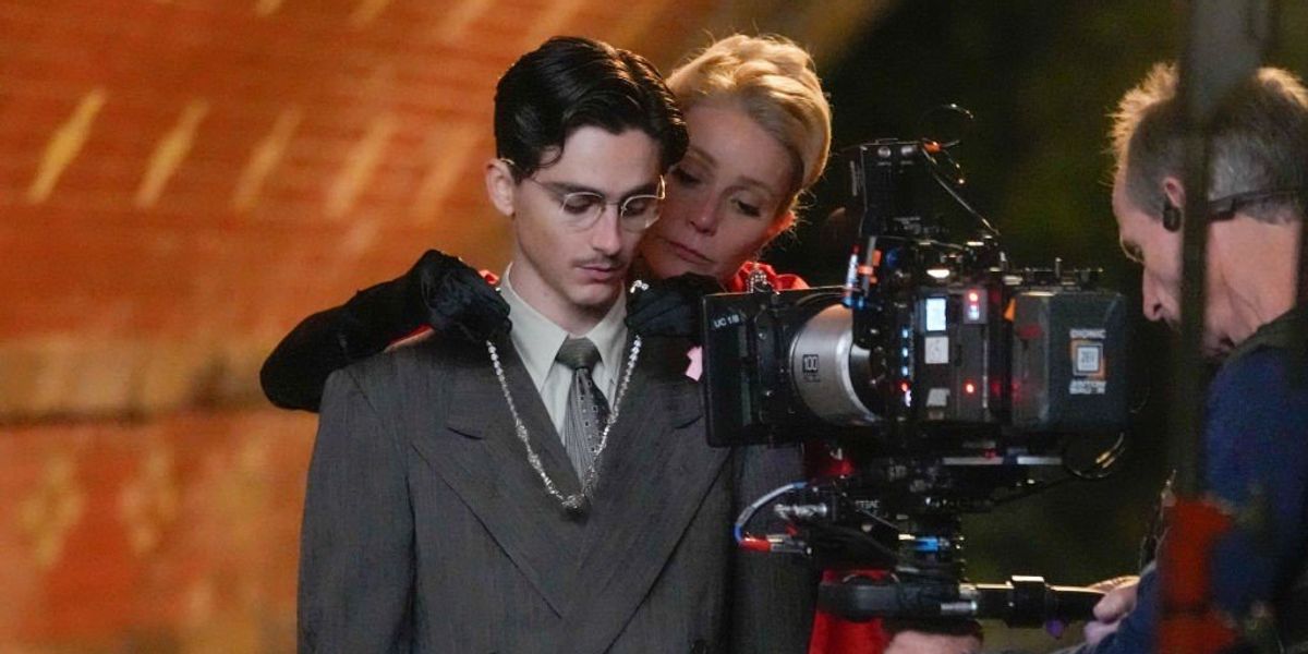 Gwyneth Paltrow és Timothee Chalamet a Marty Supreme című film forgatásán New Yorkban 2024. október 16-án