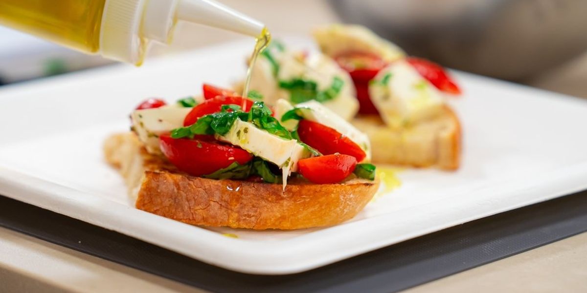 Caprese szendvics, olíva olajjal leöntve
