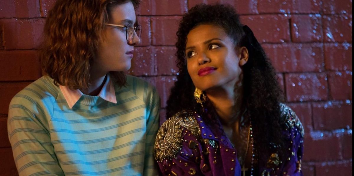 Mackenzie Davis és Gugu Mbatha-Raw a Black Mirror sorozat San Junipero részében