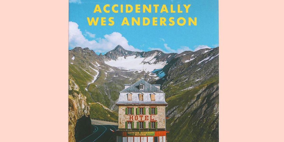 Az Accidentally Wes Anderson című könyv borítója, mely a rendező filmjei látványvilágát idézi meg a könyvben található fotókkal egyetemben