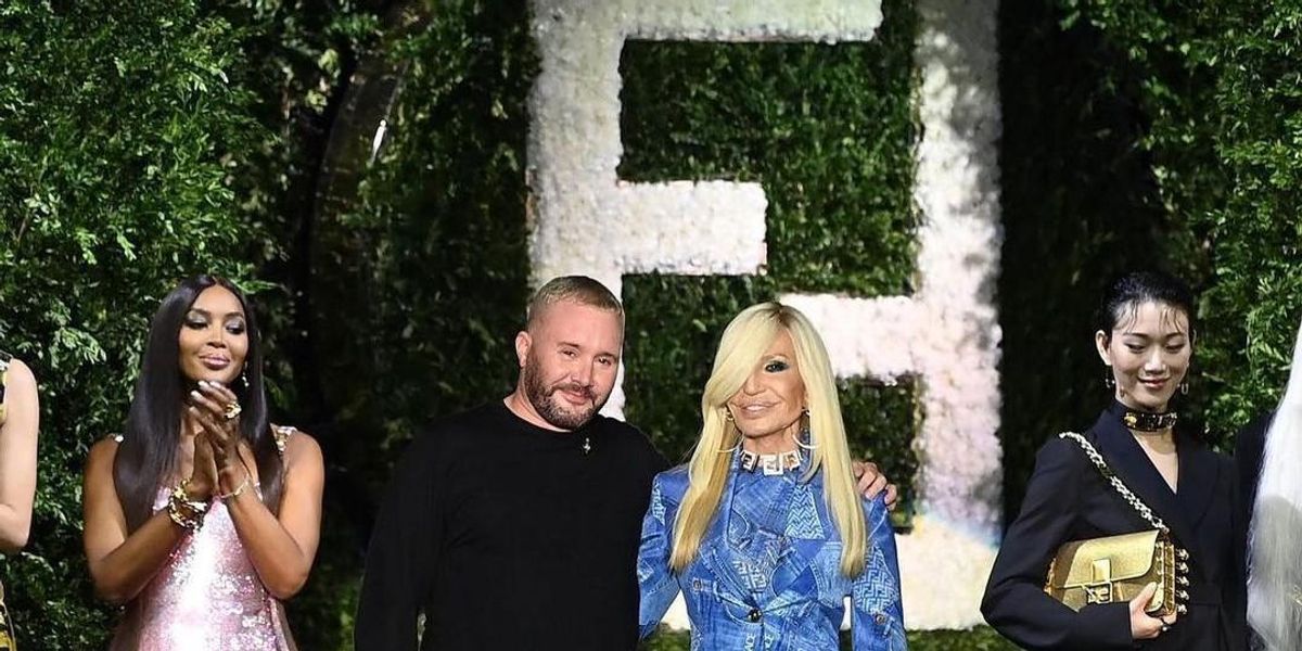 Kim Jones a Fendi divattervezője, és Donatella Versace a Versace kreatív igazgatója