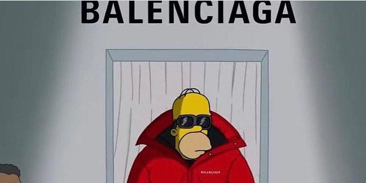 Homer Simpson a Balenciaga divatbemutatóján vonul a kifutón