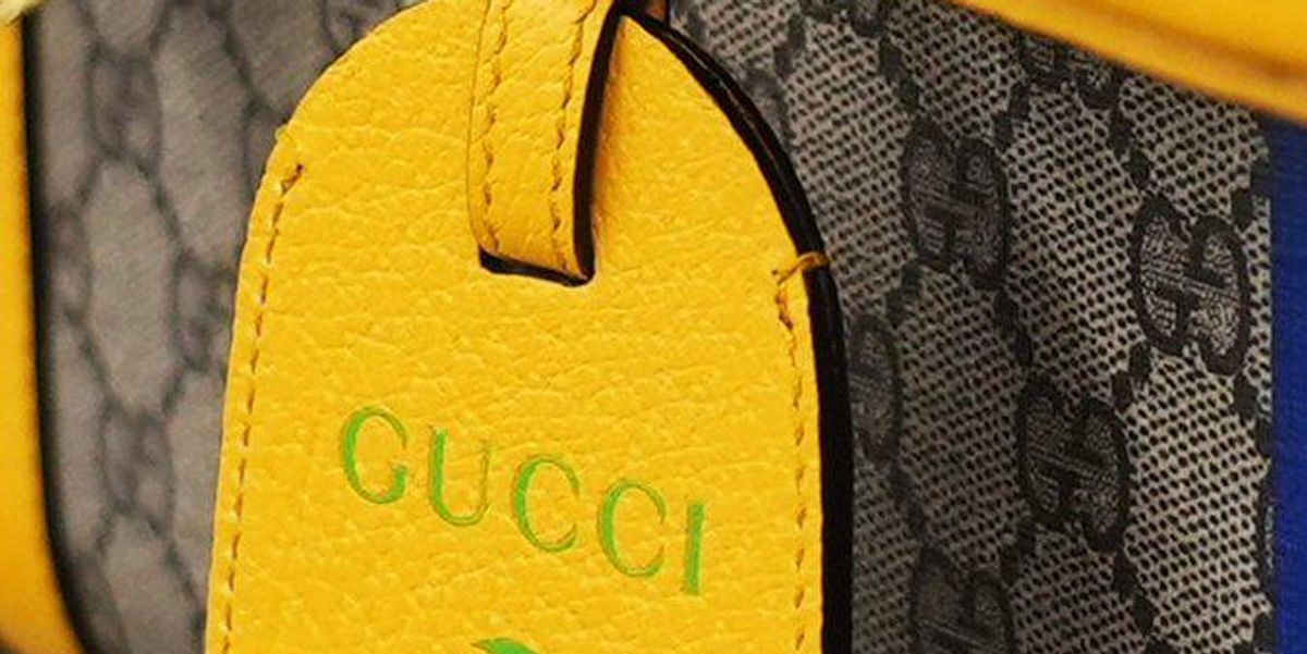 a Microsoft Xbox és a Gucci logója egy bőrcimkén