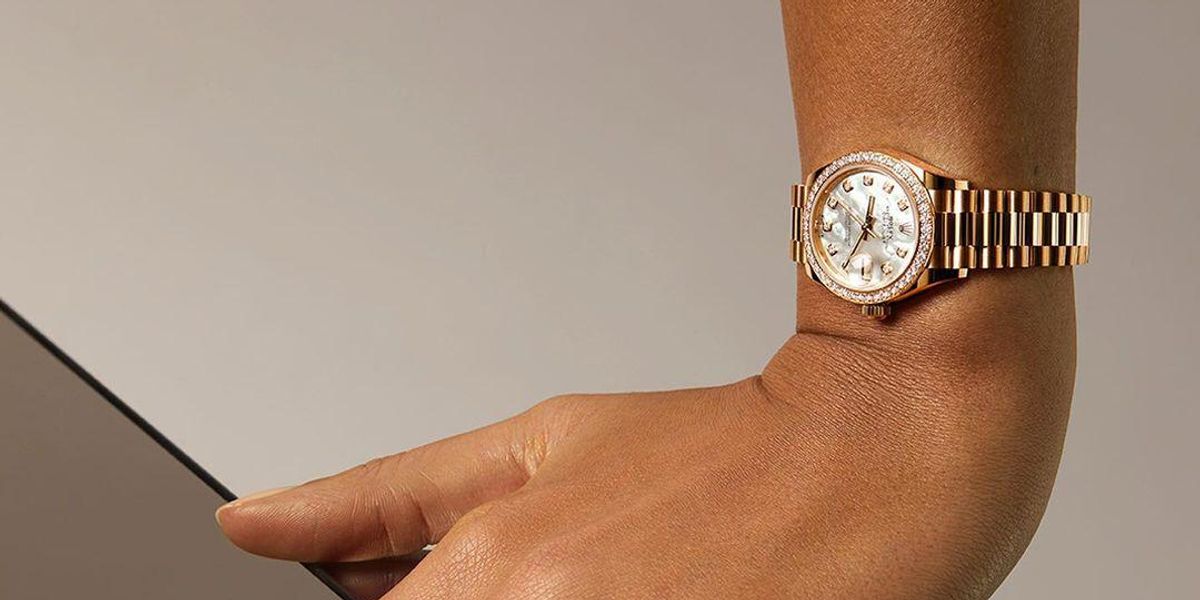 rolex egy noi kezen
