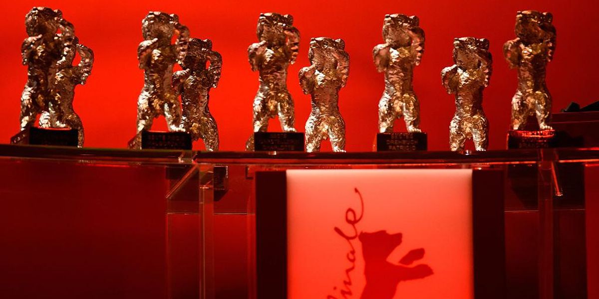 A Berlini Nemzetközi Filmfesztivál fődíja, az Arany Medve szobrok