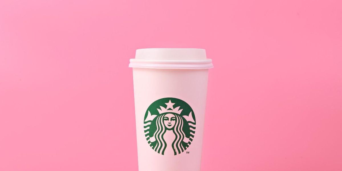 Starbucks logóval ellátott pohár
