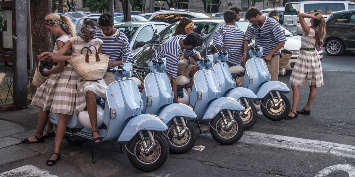 A Vespa ikonikus, pasztellkék motorjai