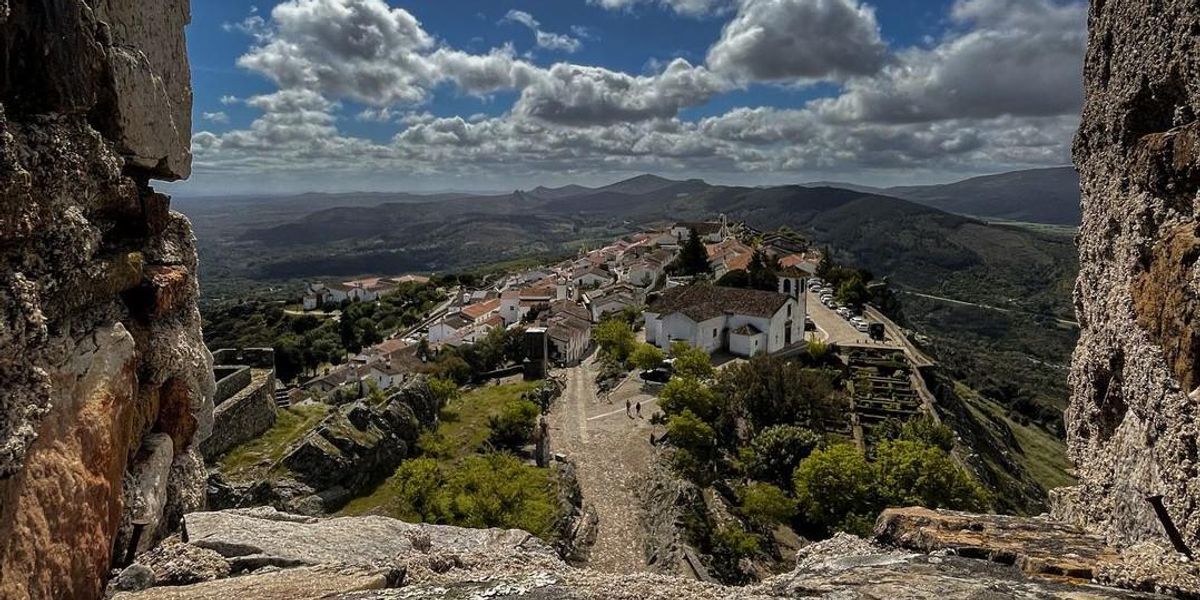 Marvão városa az ottani várból nézve