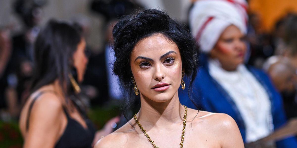 Camila Mendes a Met-gálán