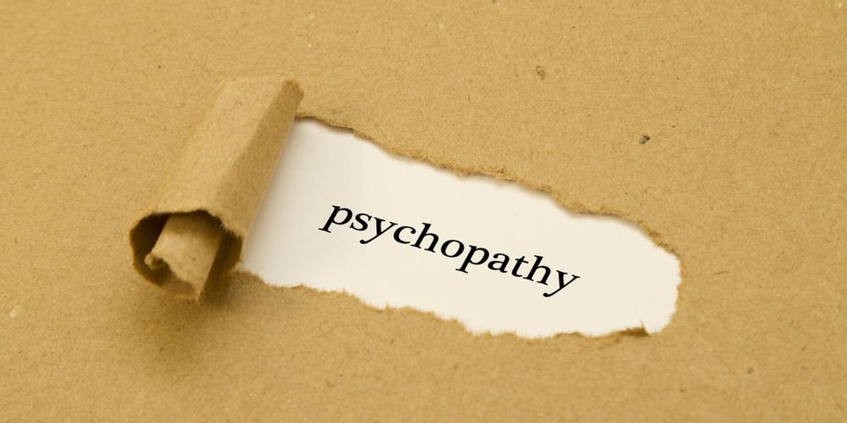 Szakadt papír alá írva a pszichopátia szó