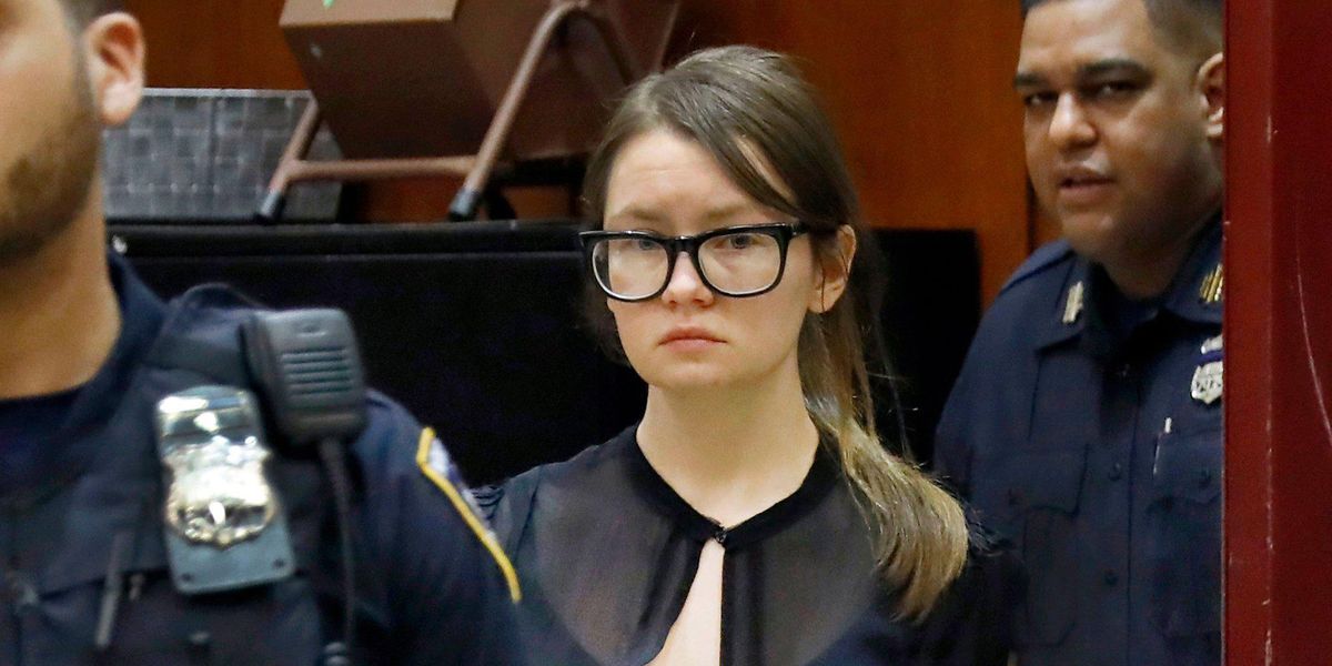 Szürreális kiállítás nyílt Anna Delvey a börtönben készült alkotásaiból