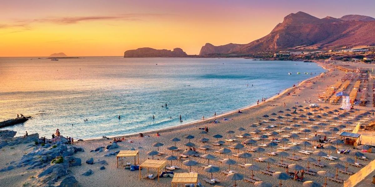 A görög kikötőváros, Falasarna híres homokos strandja Kréta északnyugati részén