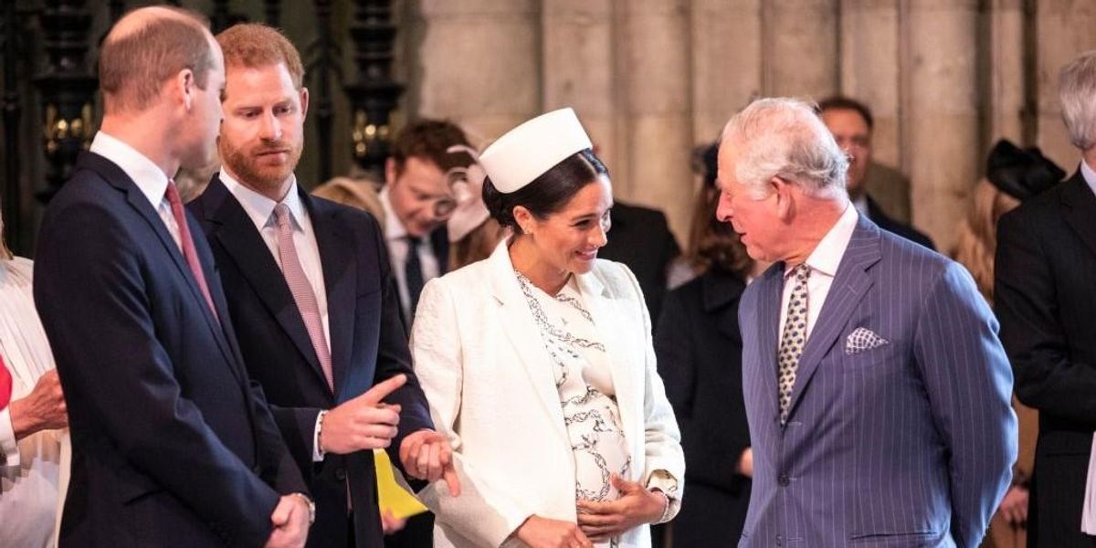Meghan Markle beszélget a királlyal, Harry pedig Vilmos herceggel