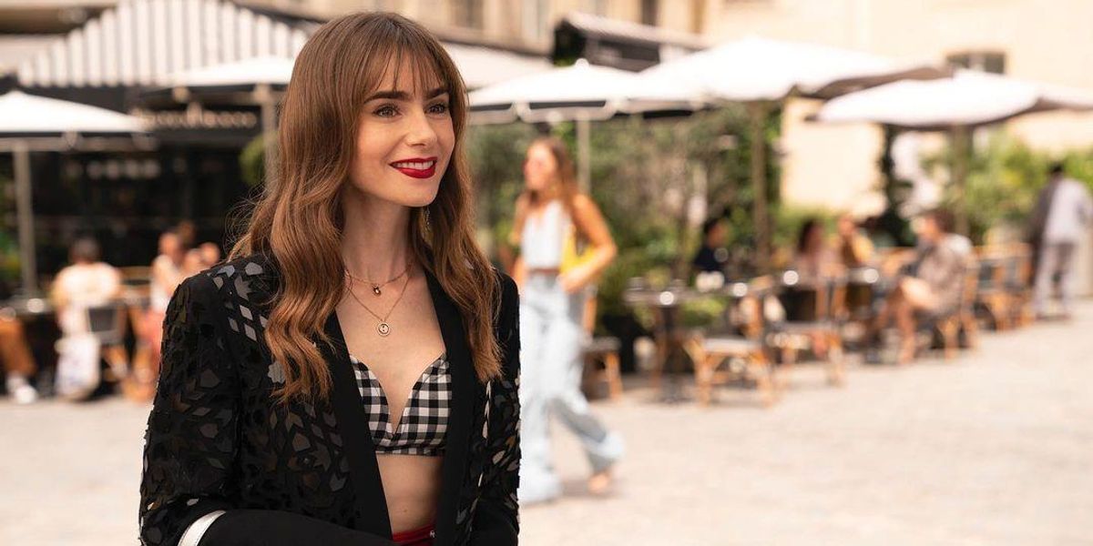 Lily Collins az Emily Párizsban című sorozat 3. évadában