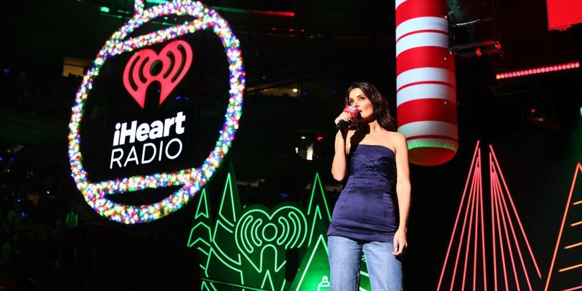 Katie Holmes az iHeartRadio Jingle Ball Awardson