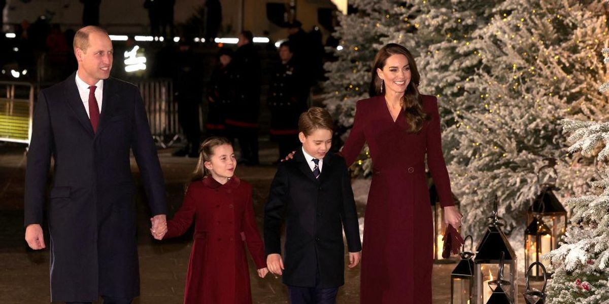 Vilmos herceg és Katalin hercegné gyerekeikkel sétálnak karácsonykor