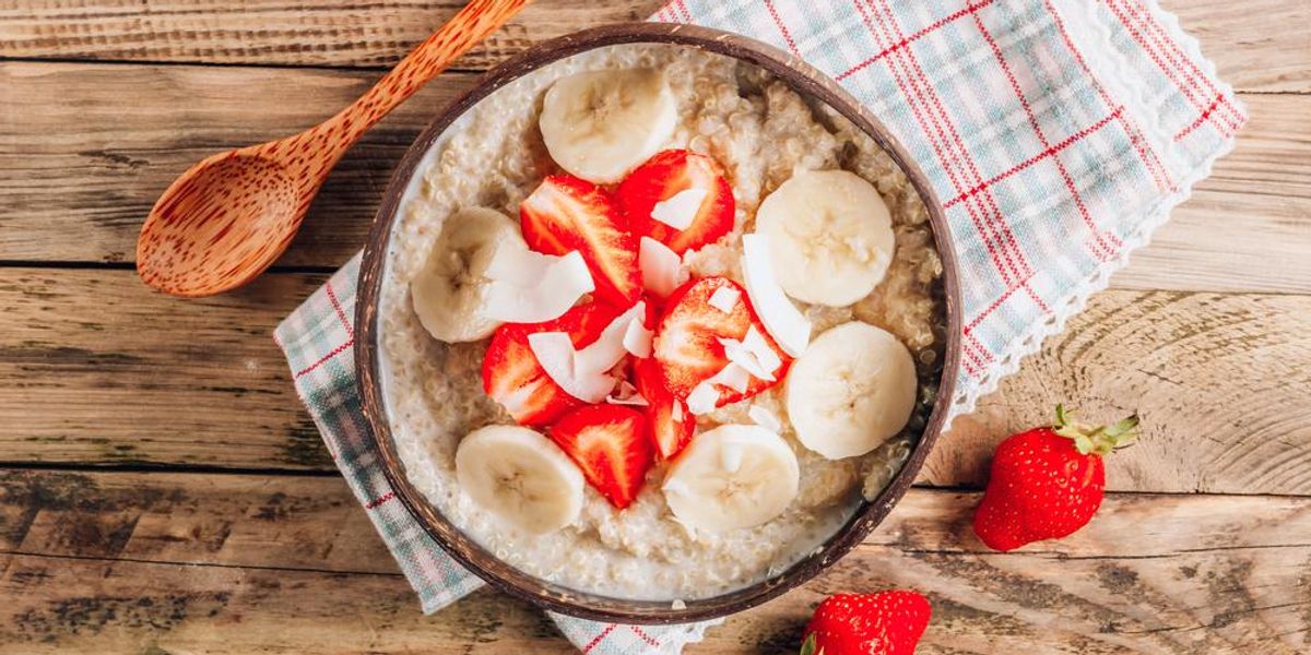 Quinoa zabkása kókusztejjel és friss eperrel 