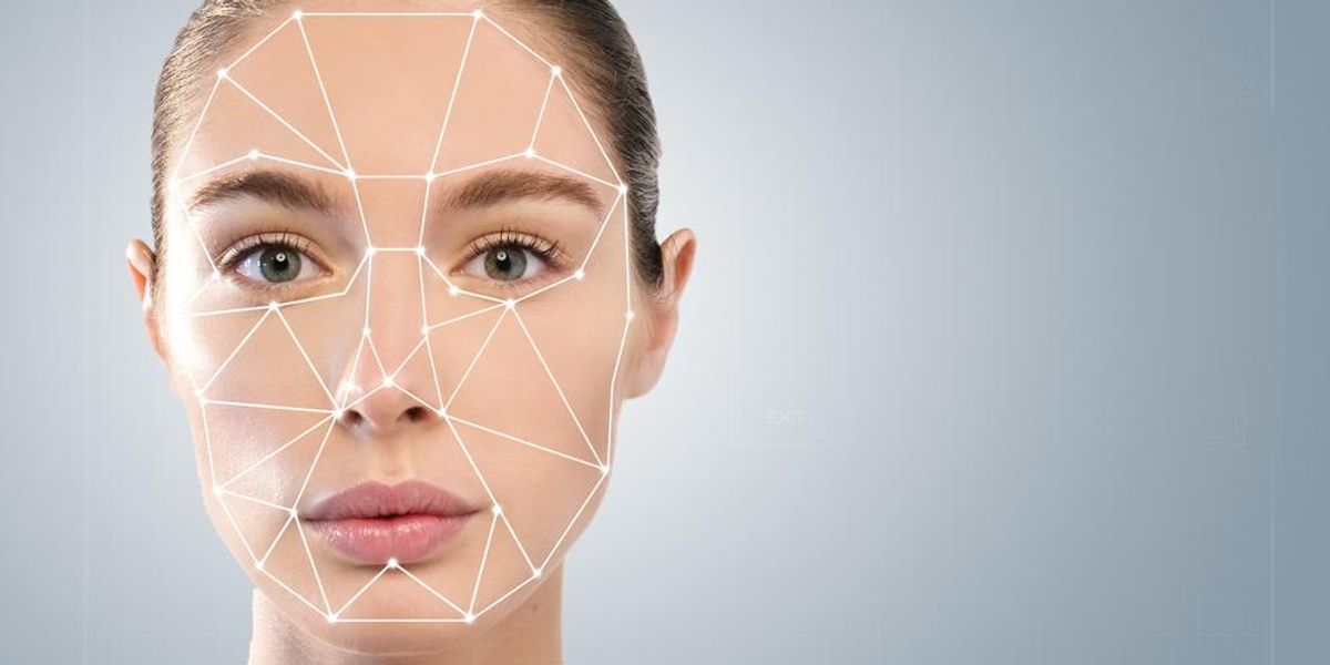 Futurisztikus és technológiai szkennelés - női arc