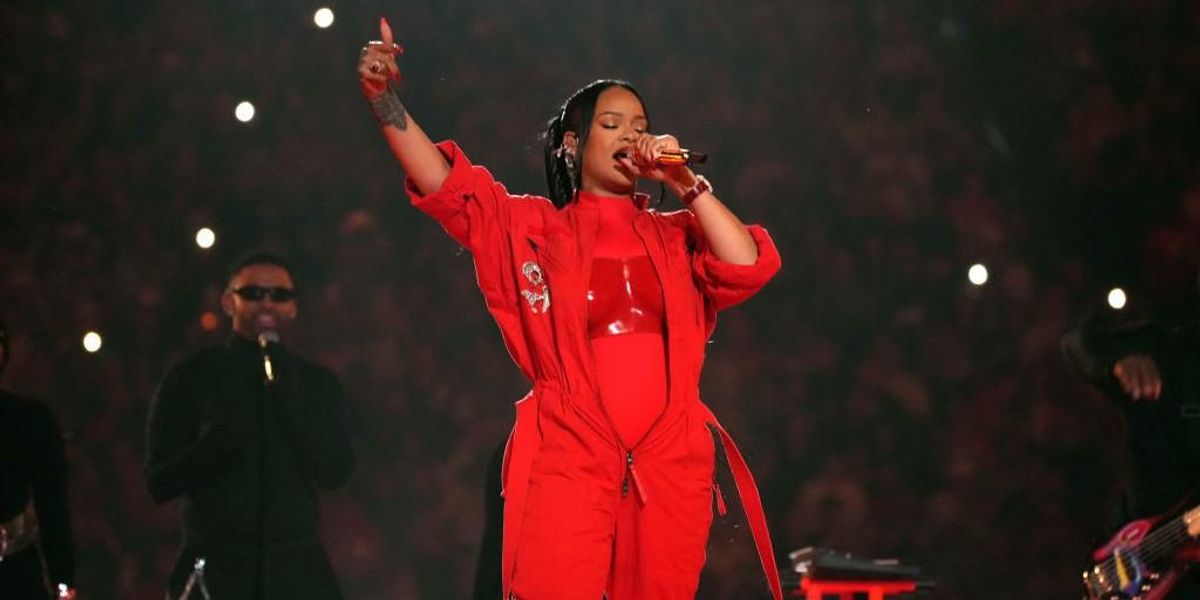 Rihanna a 2023-as Super Bowl félidejében