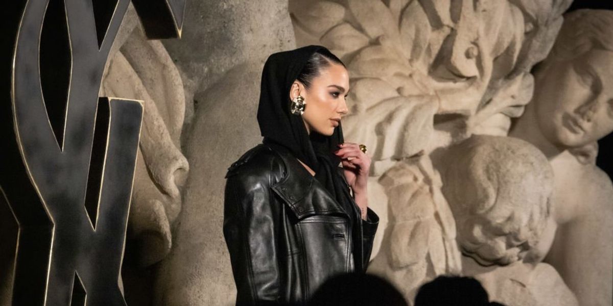 Dua Lipa a 2023-as párizsi divathéten