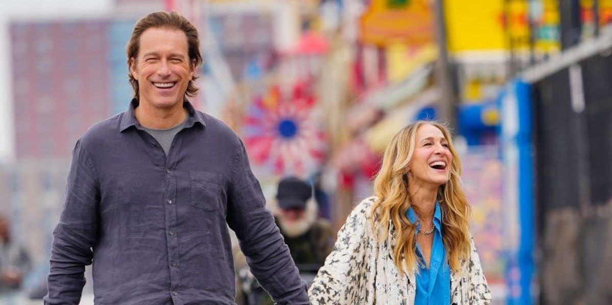 John Corbett és Sarah Jessica Parker az És egyszer csak... című sorozat egyik jelenetében 