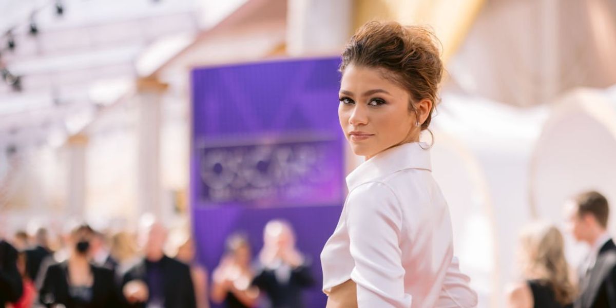 Zendaya a 2022-es Oscar-gála díjátadójának vörös szőnyegén