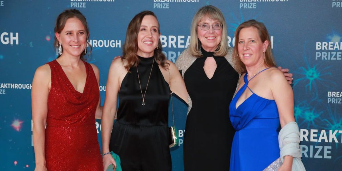 Anne Wojcicki, Janet Wojcicki, Esther Wojcicki és Susan Wojcicki a 8. Breakthrough-díj ünnepségen a NASA Ames Kutatóközpontban 2019. november 3-án a kaliforniai Mountain View-ban
