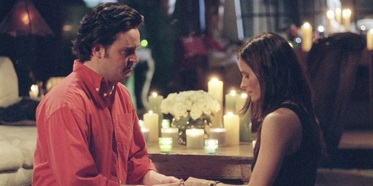 Chandler és Monica a Jóbarátok lánykérés jelenetében