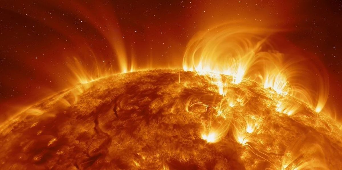 Két óriási lyuk jelent meg a Napon, melyek napszelet okoznak