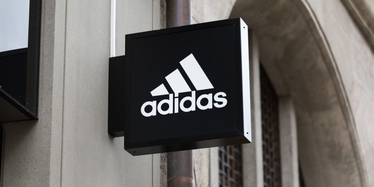 Az Adidas és a Bape bemutatja új cipő kollaborációját​ -