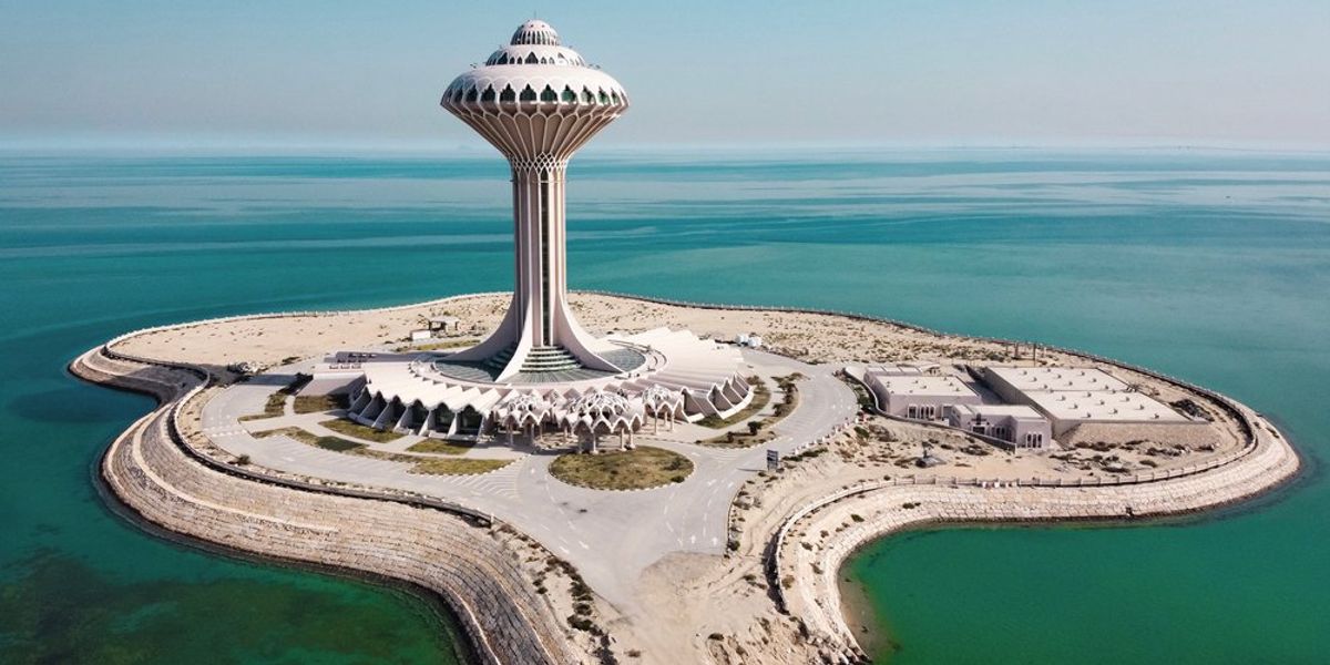 A szaúd-arábiai Khobar víztorony légi képe